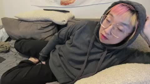 Snapshot of luxgray chatting on 12/04/24, 03:15 LuxGray online show from 12/04/24, 03:15