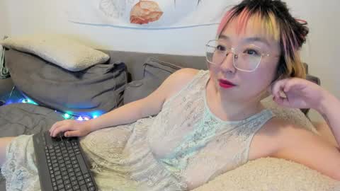 Snapshot of luxgray chatting on 12/25/24, 06:20 LuxGray online show from 12/25/24, 06:20