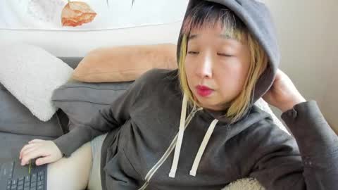 Snapshot of luxgray chatting on 02/26/25, 07:38 LuxGray online show from 02/26/25, 07:38