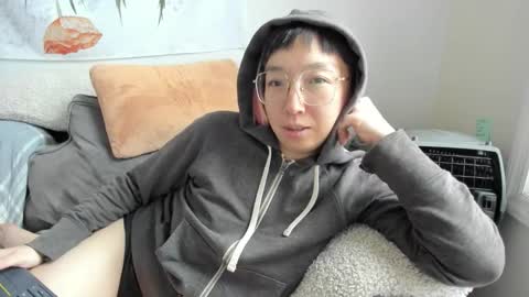 Snapshot of luxgray chatting on 12/15/25, 08:13 LuxGray online show from 12/15/25, 08:13