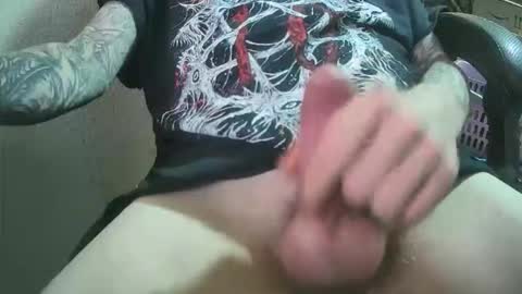 Snapshot of luxiferr666 chatting on 12/15/25, 06:28 belzebubs online show from 12/15/25, 06:28