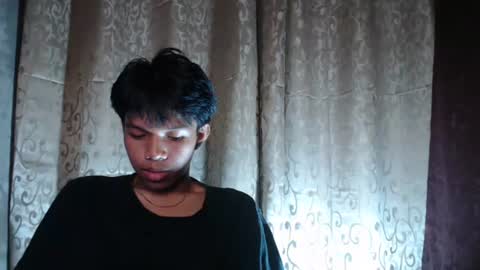 Snapshot of luxirfy_xx chatting on 10/10/25, 06:51 luxirfy online show from 10/10/25, 06:51