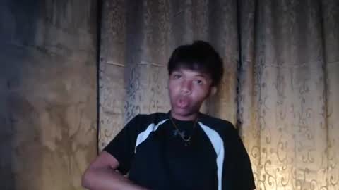 Snapshot of luxirfy_xx chatting on 10/15/25, 03:34 luxirfy online show from 10/15/25, 03:34