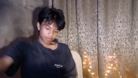 Snapshot of luxirfy_xx chatting on 10/29/25, 02:08 luxirfy online show from 10/29/25, 02:08