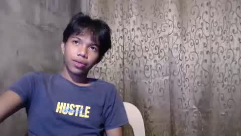 Snapshot of luxirfy_xx chatting on 10/30/25, 11:44 luxirfy online show from 10/30/25, 11:44