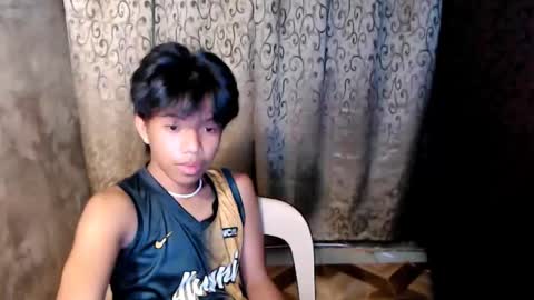 Snapshot of luxirfy_xx chatting on 11/08/25, 05:23 luxirfy online show from 11/08/25, 05:23