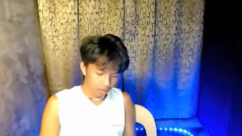 Snapshot of luxirfy_xx chatting on 11/14/25, 05:11 luxirfy online show from 11/14/25, 05:11