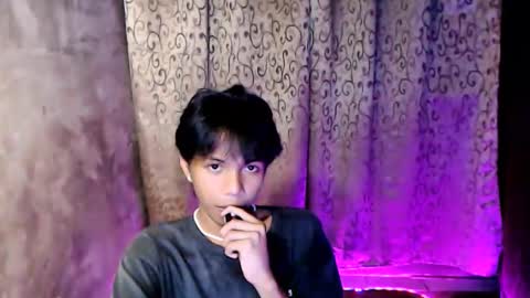 Snapshot of luxirfy_xx chatting on 11/17/25, 05:41 luxirfy online show from 11/17/25, 05:41