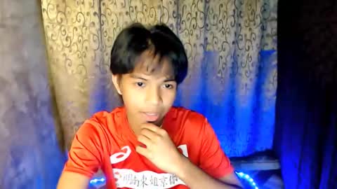 Snapshot of luxirfy_xx chatting on 11/21/25, 04:27 luxirfy online show from 11/21/25, 04:27