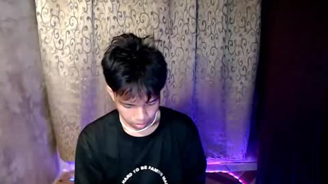 Snapshot of luxirfy_xx chatting on 11/25/25, 05:24 luxirfy online show from 11/25/25, 05:24