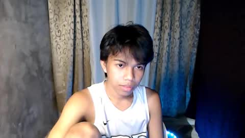 Snapshot of luxirfy_xx chatting on 02/04/26, 12:33 luxirfy online show from 02/04/26, 12:33