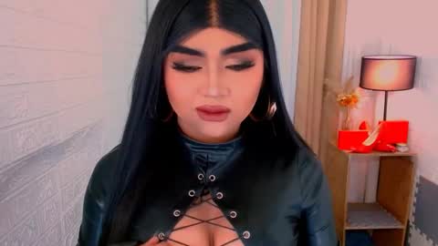 Snapshot of luxsasha chatting on 10/29/25, 10:50 Sasha Blaire online show from 10/29/25, 10:50