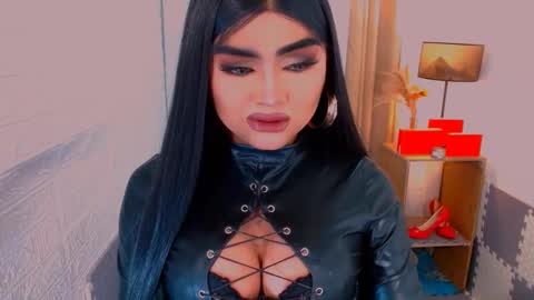 Snapshot of luxsasha chatting on 12/16/25, 11:48 Sasha Blaire online show from 12/16/25, 11:48