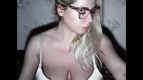 Snapshot of luxsonyastar chatting on 12/01/24, 08:31 LuxSonyaStar online show from 12/01/24, 08:31