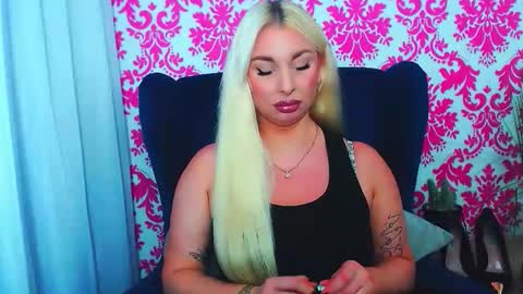 Luxuriaa online show from 10/12/25, 07:24