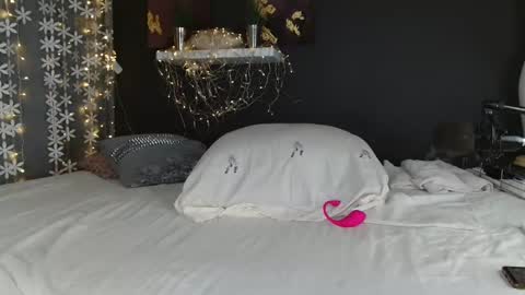 Snapshot of luxurylips chatting on 12/13/24, 07:25 Lux for your fun online show from 12/13/24, 07:25