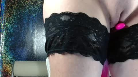 Snapshot of luxurylips chatting on 09/26/25, 02:15 Lux for your fun online show from 09/26/25, 02:15