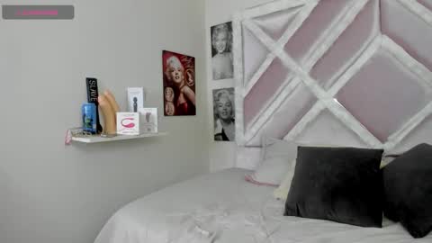 Snapshot of luxx_11 chatting on 02/10/26, 12:09 Lux online show from 02/10/26, 12:09