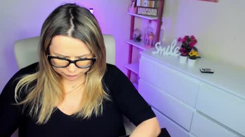 Snapshot of luxxx_diana chatting on 02/28/25, 03:04 Diana online show from 02/28/25, 03:04