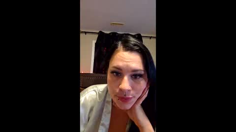 Snapshot of luxxxpiper chatting on 12/17/25, 08:09 luxxxpiper online show from 12/17/25, 08:09