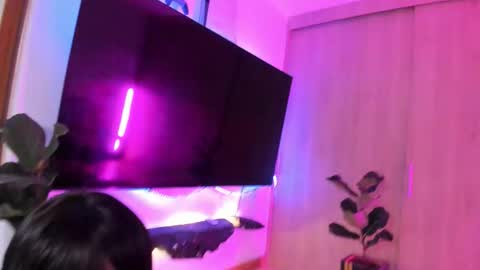 Snapshot of luxyshy chatting on 10/27/25, 03:05 Lucy and Kristhy online show from 10/27/25, 03:05