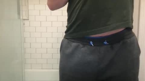 lvguynextdoor440656 online show from 11/15/25, 08:49