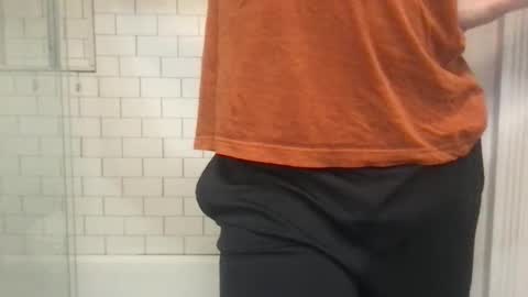 lvguynextdoor440656 online show from 04/01/26, 12:33