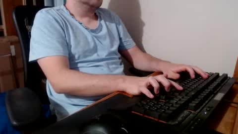 Snapshot of lxgxnd99 chatting on 12/31/24, 02:03 lxgxnd99 online show from 12/31/24, 02:03