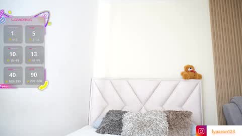 Snapshot of lya_aron_couple chatting on 12/18/25, 07:09 lya_aron_couple online show from 12/18/25, 07:09