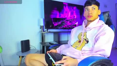 Lyam online show from 03/30/26, 08:04