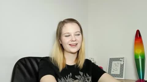 Snapshot of lydiasunny chatting on 09/30/25, 06:57 Lydia online show from 09/30/25, 06:57