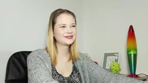 Snapshot of lydiasunny chatting on 10/07/25, 06:49 Lydia online show from 10/07/25, 06:49