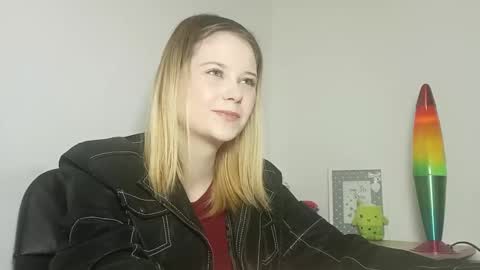 Snapshot of lydiasunny chatting on 10/13/25, 06:08 Lydia online show from 10/13/25, 06:08