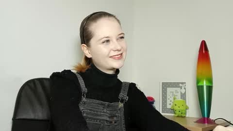 Snapshot of lydiasunny chatting on 10/16/25, 06:31 Lydia online show from 10/16/25, 06:31