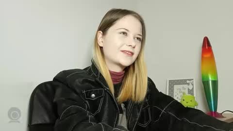 Snapshot of lydiasunny chatting on 10/30/25, 07:25 Lydia online show from 10/30/25, 07:25