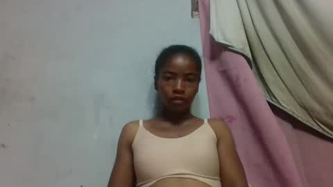Snapshot of lydie856696 chatting on 04/21/26, 02:37 lydie856696 online show from 04/21/26, 02:37