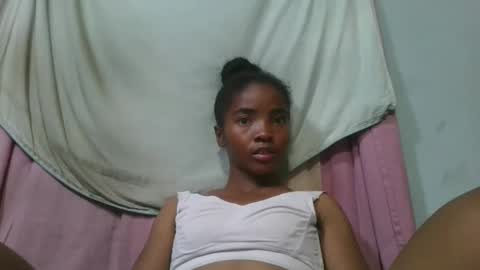 Snapshot of lydie856696 chatting on 05/05/26, 04:48 lydie856696 online show from 05/05/26, 04:48