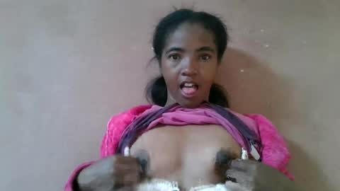 Snapshot of lydie856696 chatting on 07/06/26, 05:04 lydie856696 online show from 07/06/26, 05:04