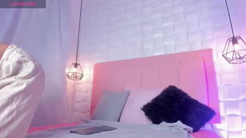 Snapshot of lyhana_lee chatting on 02/24/25, 12:16 Lyhana Lee online show from 02/24/25, 12:16