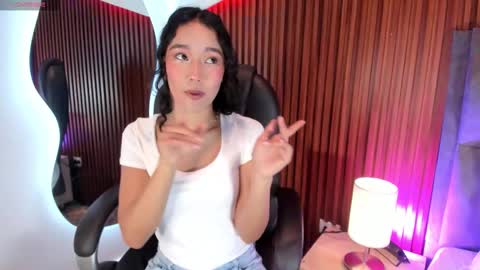 Snapshot of lyhana_lee chatting on 09/27/25, 12:43 Lyhana Lee online show from 09/27/25, 12:43