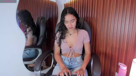 Snapshot of lyhana_lee chatting on 10/04/25, 12:14 Lyhana Lee online show from 10/04/25, 12:14