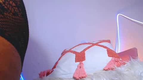 Snapshot of lyla_fox chatting on 10/28/25, 02:37 Lyla Fox online show from 10/28/25, 02:37