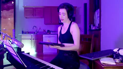 LylacDoll online show from 12/19/24, 01:18