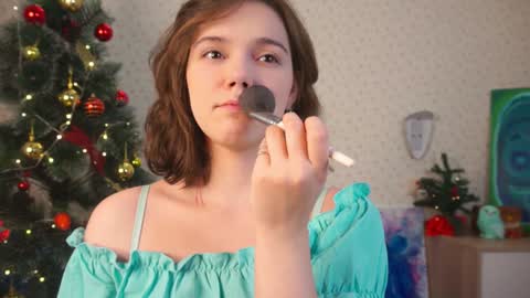 Snapshot of lyle_art chatting on 12/19/24, 03:07 hi im Lyle online show from 12/19/24, 03:07