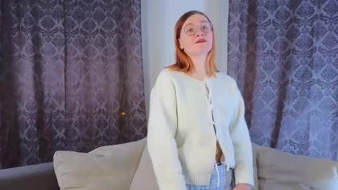 Snapshot of lyle_art chatting on 12/14/25, 04:12 hi im Lyle online show from 12/14/25, 04:12