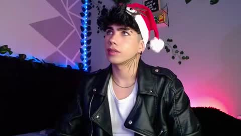 Snapshot of lylebennett_ chatting on 12/08/24, 10:19 Lyle Bennett Freelance Model online show from 12/08/24, 10:19