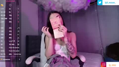 Snapshot of lylita_moon chatting on 11/16/25, 03:34 Littl online show from 11/16/25, 03:34