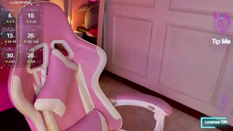 Lyna love online show from 11/19/25, 11:27