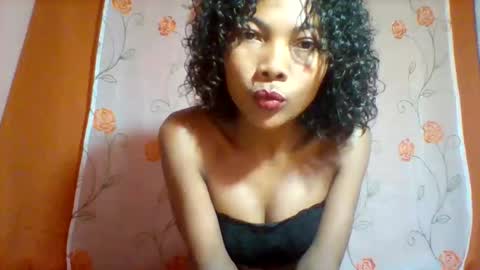 Snapshot of lyndah19 chatting on 11/23/25, 10:59 lyndah19 online show from 11/23/25, 10:59