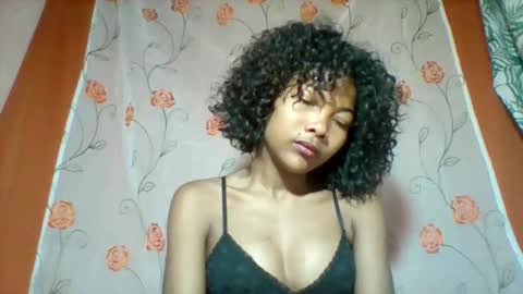 Snapshot of lyndah19 chatting on 11/24/25, 06:46 lyndah19 online show from 11/24/25, 06:46